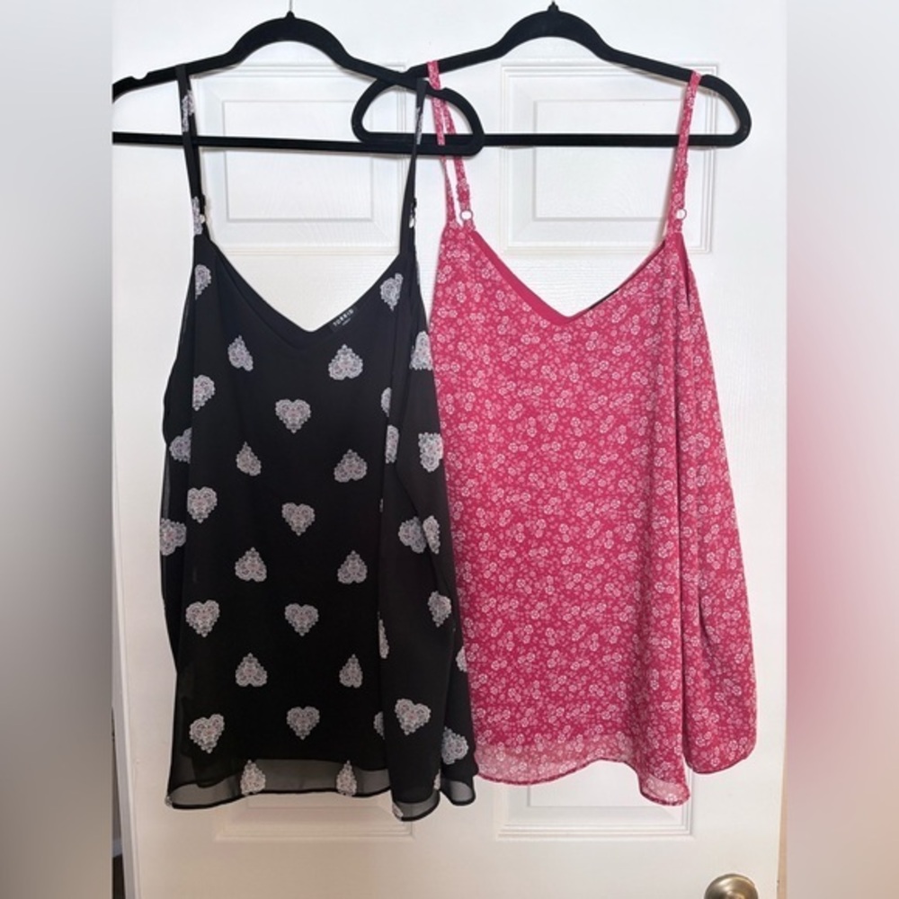 SET of 2 Torrid Sophie Chiffon Swing Tank Tops Hearts Red Floral Size 3 22 24